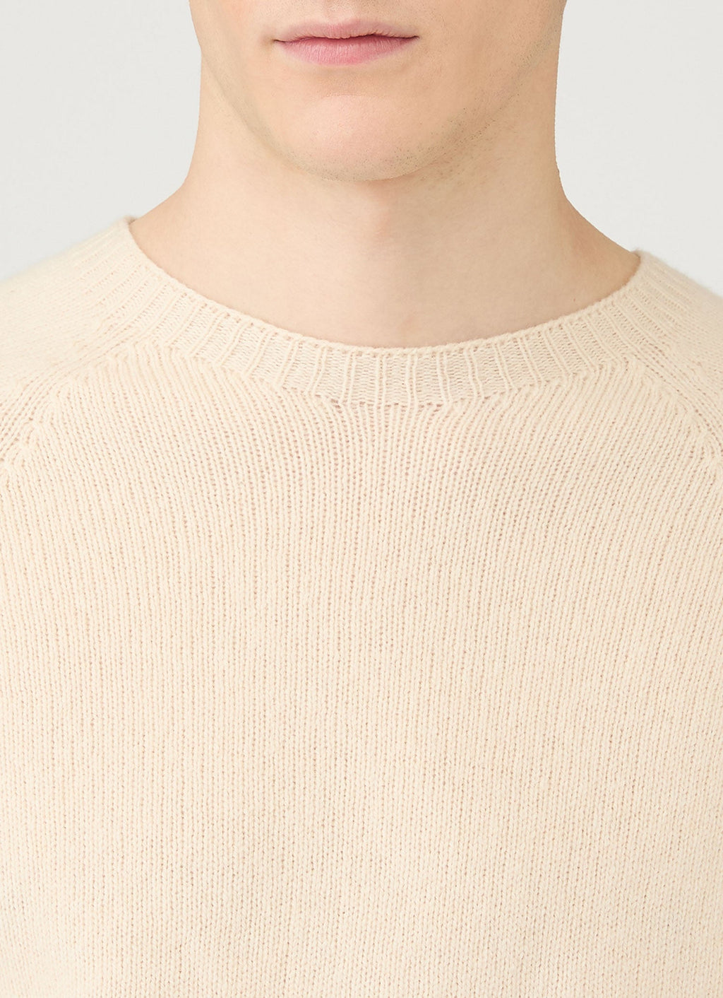 Pull ras du cou en lambswool pour homme, coloris écru