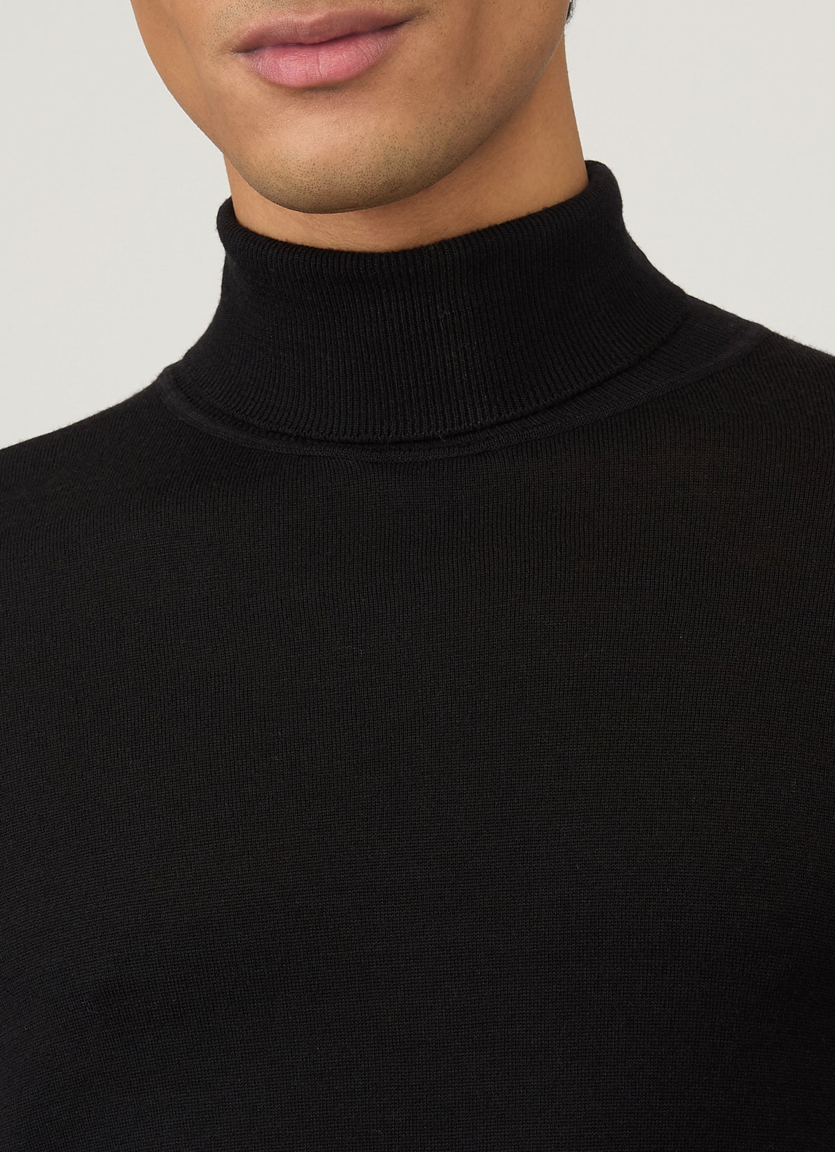 Col roulé en mérinos extrafin noir pour homme