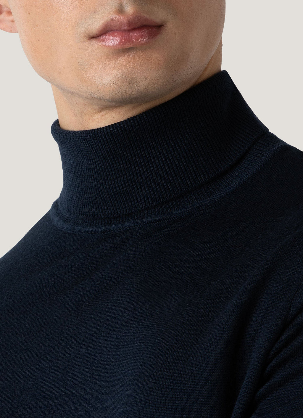 Col roulé homme en mérinos extrafin bleu marine clair