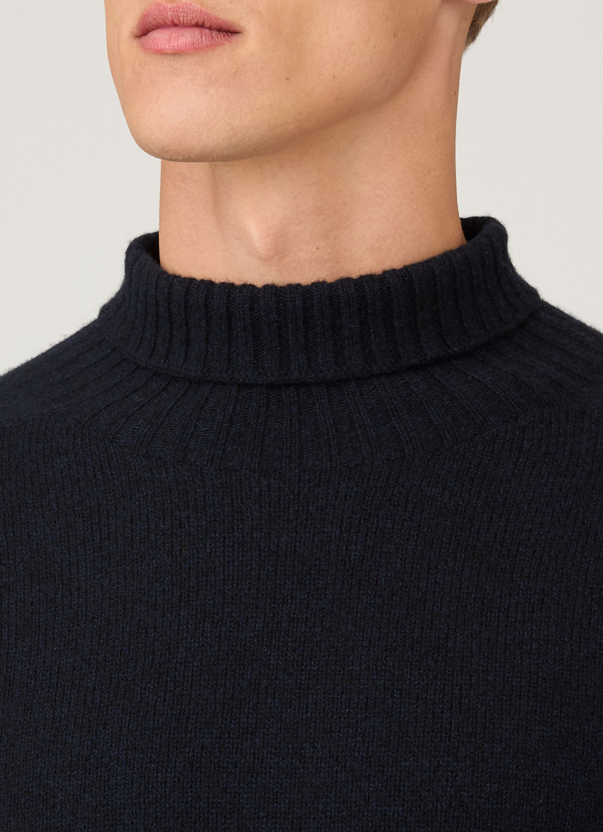 Col roulé en lambswool pour homme, coloris mouliné bleu marine foncé
