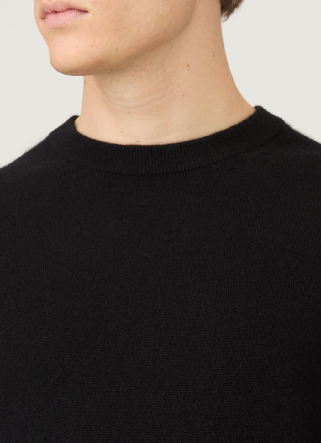 Pull col rond en cachemire noir pour homme