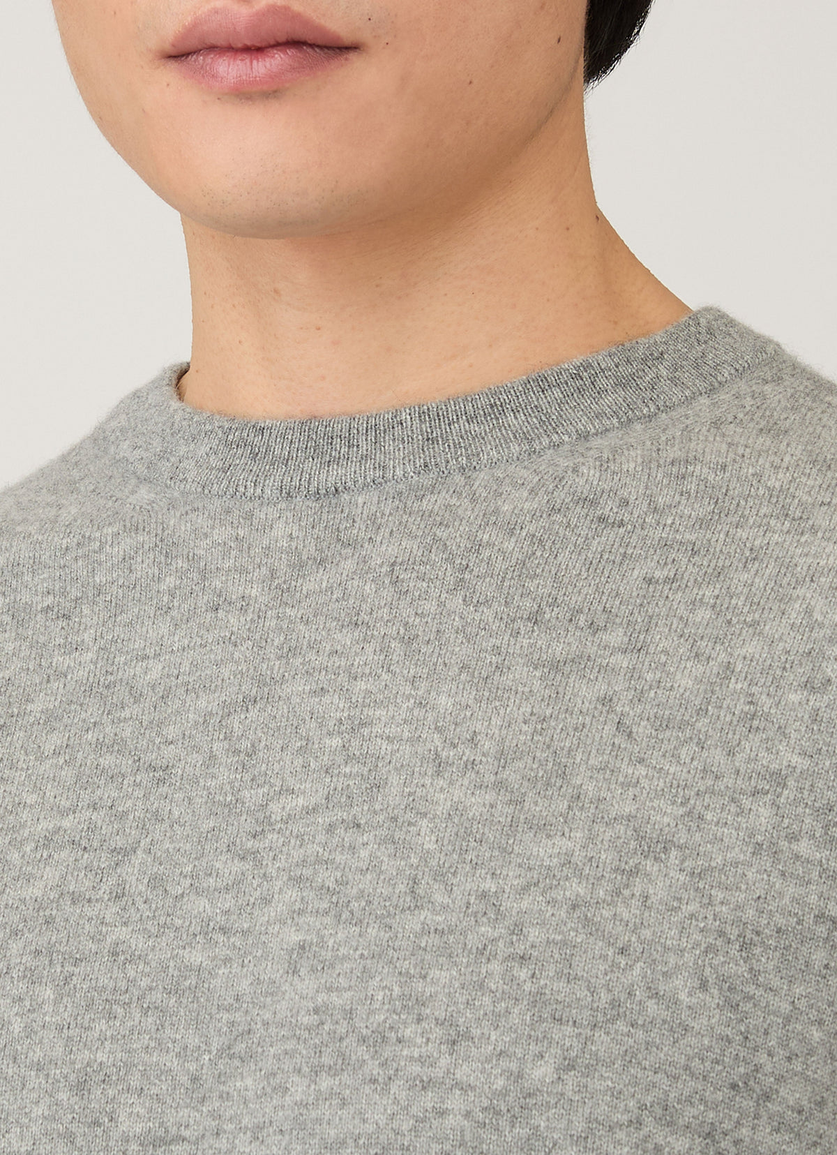 Pull col rond en cachemire pour homme gris chiné
