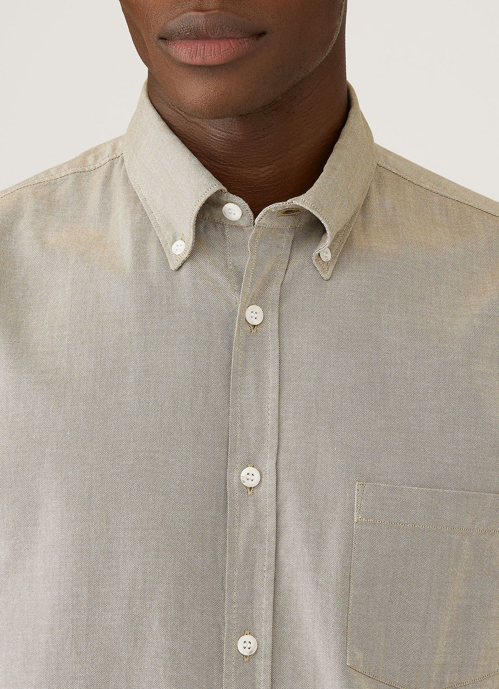 Chemise Oxford boutonnée pour homme en kaki clair