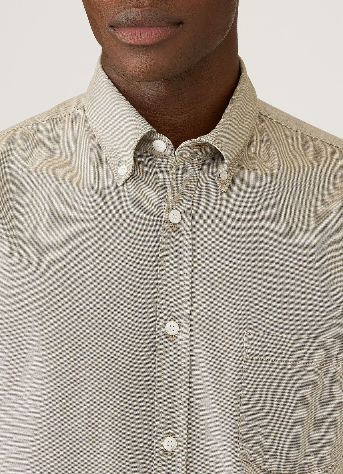 Chemise Oxford boutonnée pour homme en kaki clair