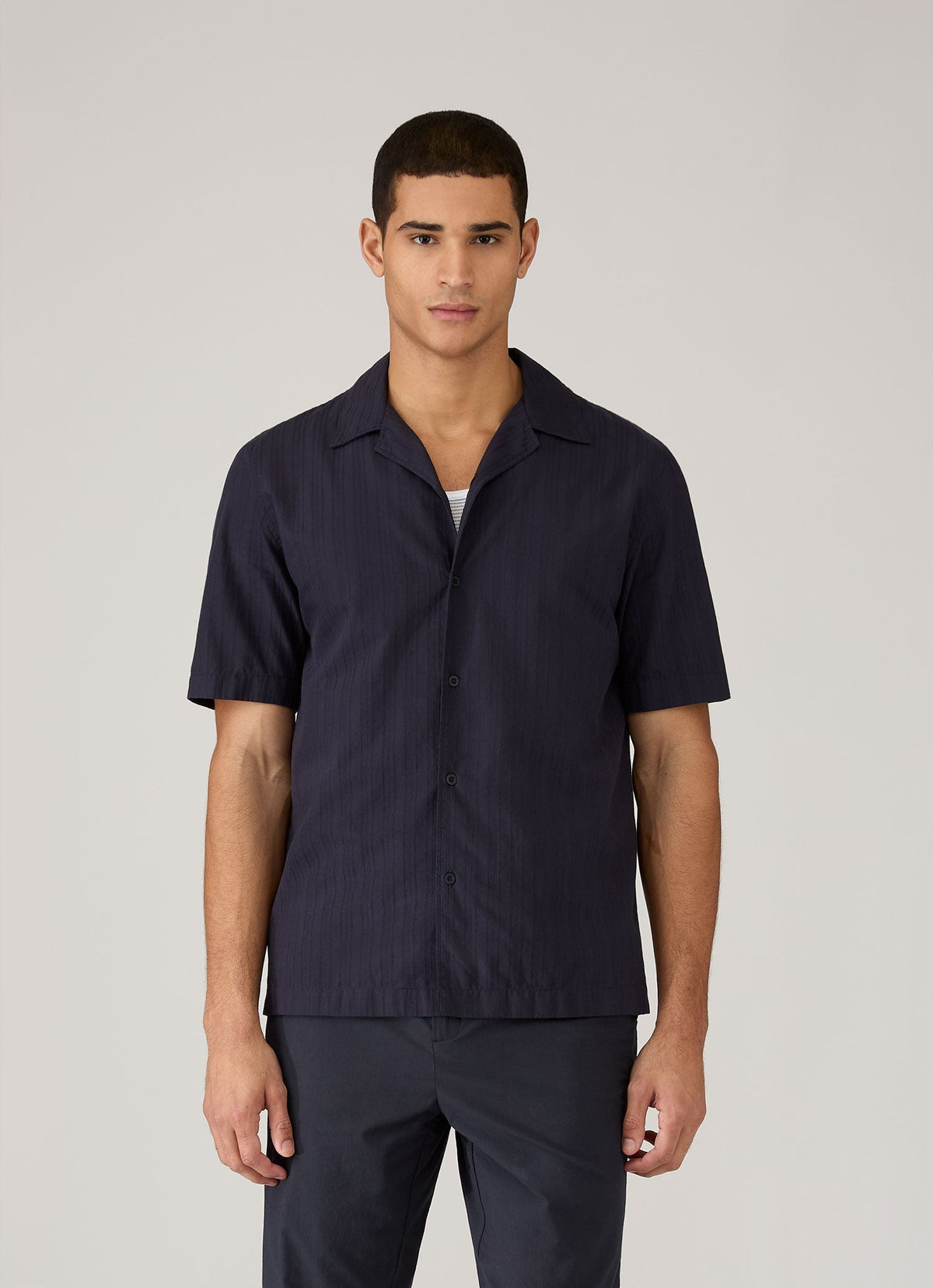 Chemise rayée texturée à col camp pour homme, bleu marine