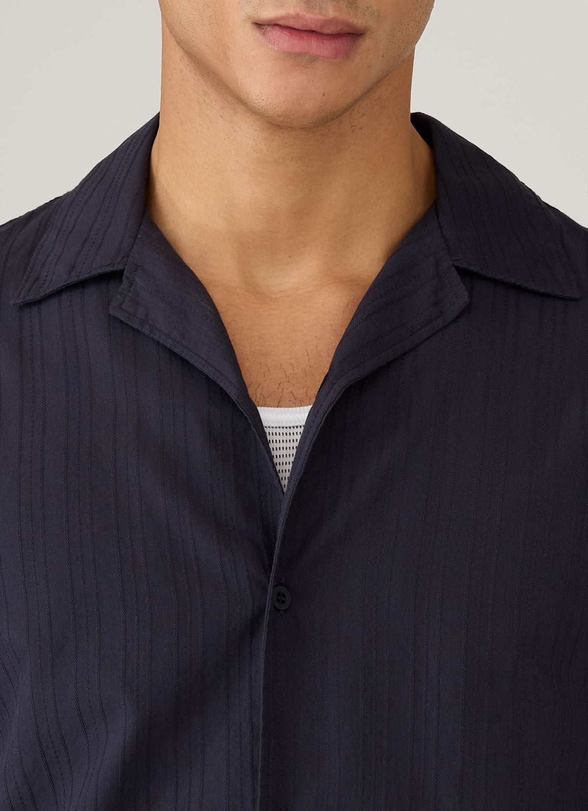 Chemise rayée texturée à col camp pour homme, bleu marine